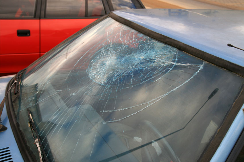 Common Causes of Cracks in a Windscreen London Car Windscreen